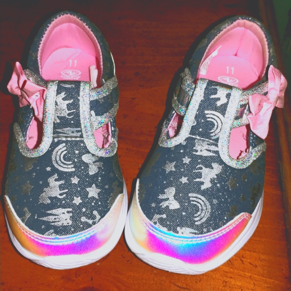 Tennis Shoes